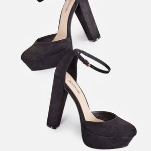 BLACK PUMPS